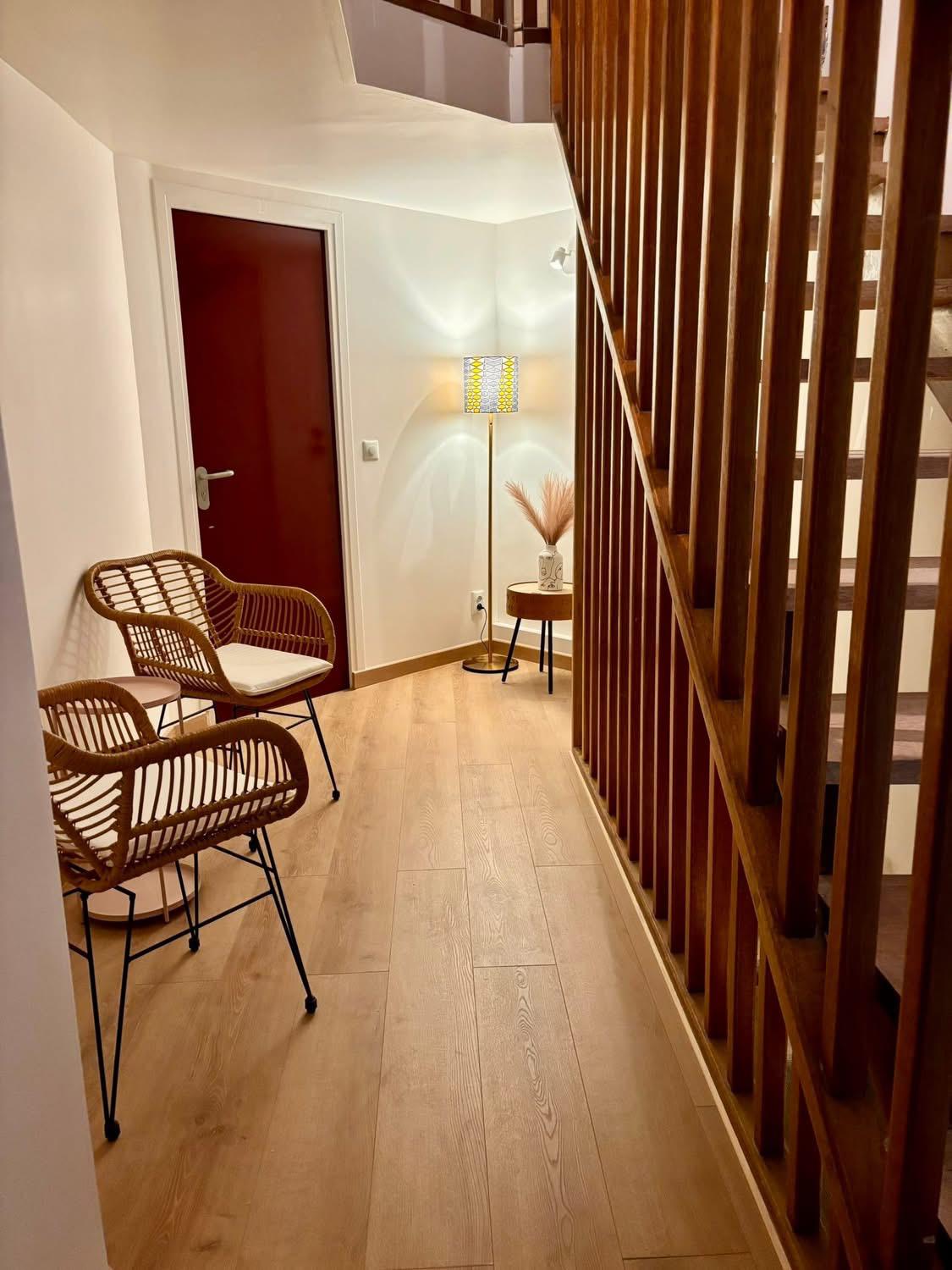 Salle d'attente, ambiance chaleureuse